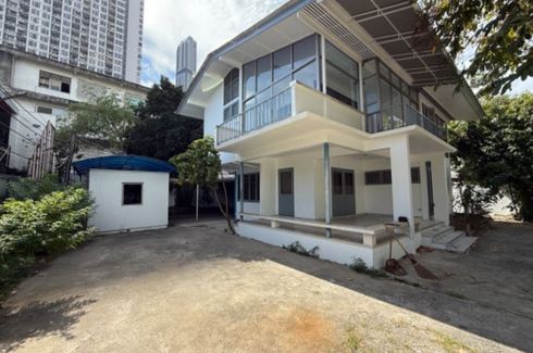 3 Bedroom House for rent in Khlong Tan Nuea, Bangkok