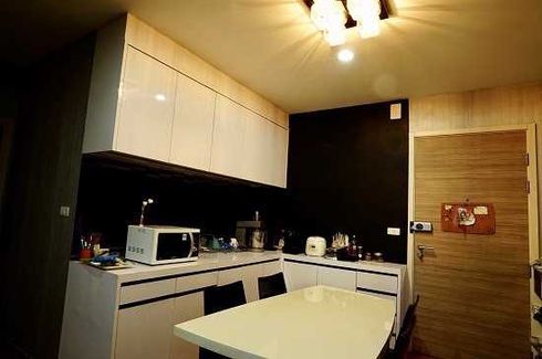 2 Bedroom Condo for sale in Hive Taksin, Khlong Ton Sai, Bangkok near BTS Wongwian Yai