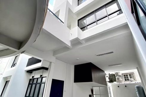 5 Bedroom Townhouse for rent in Bang Chak, Bangkok near BTS Punnawithi