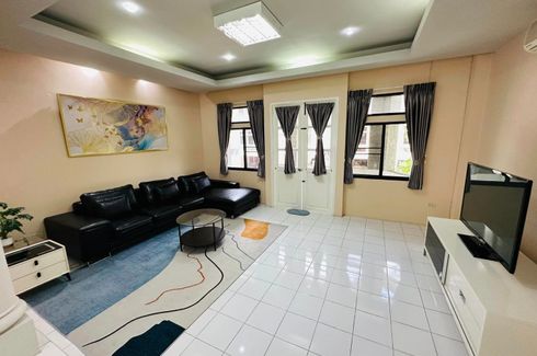 3 Bedroom Townhouse for rent in Khlong Toei Nuea, Bangkok near MRT Sukhumvit