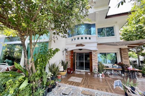 8 Bedroom House for sale in Lam Pla Thio, Bangkok