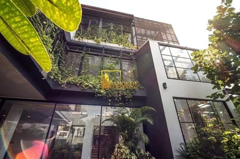 4 Bedroom House for sale in Phra Khanong Nuea, Bangkok