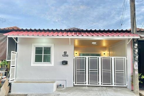 2 Bedroom Townhouse for sale in Bang Khu Rat, Nonthaburi