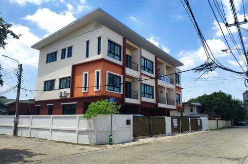 3 Bedroom Townhouse for sale in Khlong Kum, Bangkok