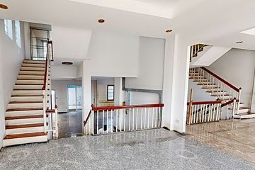 Commercial for rent in Khlong Tan Nuea, Bangkok