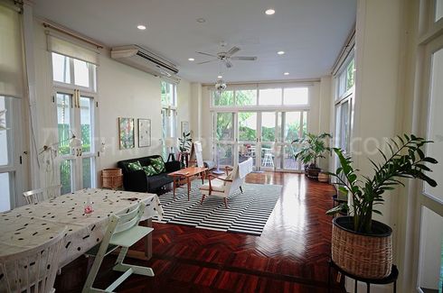 3 Bedroom House for rent in Phra Khanong, Bangkok near BTS Thong Lo