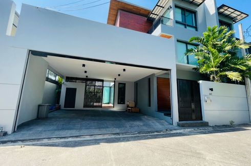3 Bedroom House for rent in Phra Khanong Nuea, Bangkok near BTS Ekkamai