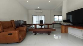 3 Bedroom Townhouse for sale in Saphan Sung, Bangkok