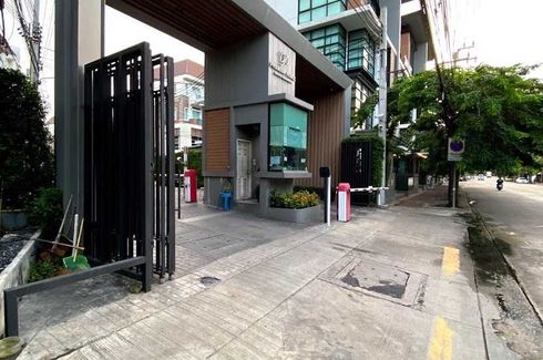 10 Bedroom Commercial for sale in Lat Phrao, Bangkok