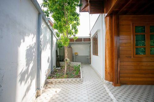 3 Bedroom House for rent in Sam Sen Nok, Bangkok near MRT Phawana