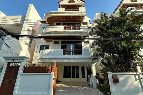 5 Bedroom House for rent in Khlong Toei Nuea, Bangkok near MRT Sukhumvit