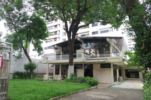 3 Bedroom House for rent in Khlong Toei Nuea, Bangkok near Airport Rail Link Makkasan