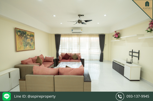 3 Bedroom Office for rent in Phra Khanong Nuea, Bangkok