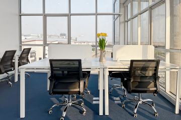 Office for rent in Racha Thewa, Samut Prakan