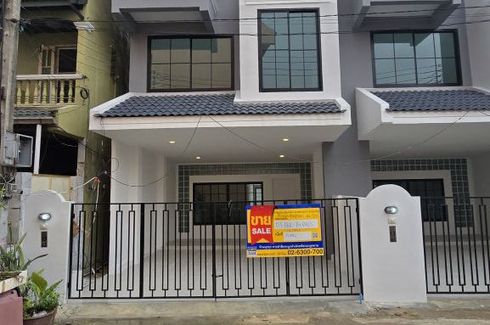 2 Bedroom Townhouse for sale in Thawi Watthana, Bangkok