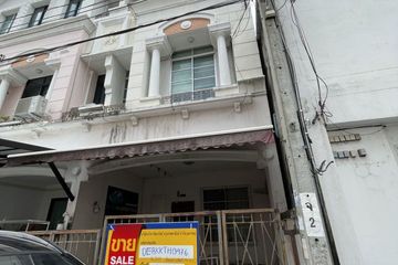 Townhouse for sale in Phlapphla, Bangkok near MRT Lat Phrao 83