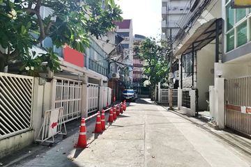 Commercial for rent in Khlong Toei Nuea, Bangkok near BTS Ploen Chit