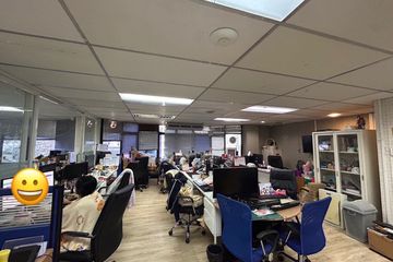 Office for rent in Silom, Bangkok near BTS Chong Nonsi