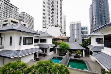 13 Bedroom House for sale in Khlong Tan Nuea, Bangkok