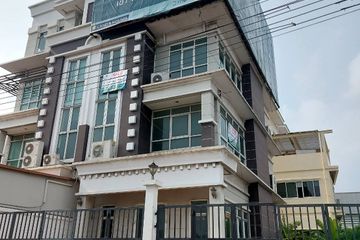 2 Bedroom Townhouse for sale in Khlong Sam Prawet, Bangkok