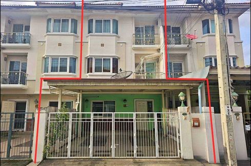 3 Bedroom Townhouse for sale in Si Kan, Bangkok