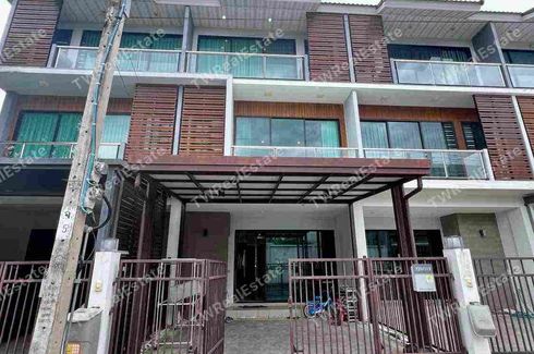 3 Bedroom Townhouse for sale in Supalai Essence Ladprao, Khlong Chan, Bangkok
