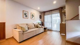 4 Bedroom Townhouse for sale in Thap Yao, Bangkok