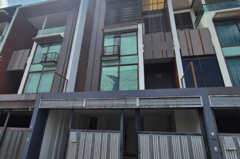 3 Bedroom Townhouse for sale in Phra Khanong Nuea, Bangkok near BTS Ekkamai