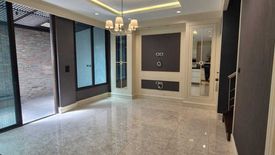 3 Bedroom Townhouse for sale in Phra Khanong Nuea, Bangkok near BTS Ekkamai