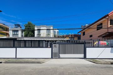 4 Bedroom House for rent in Huai Khwang, Bangkok near MRT Huai Khwang