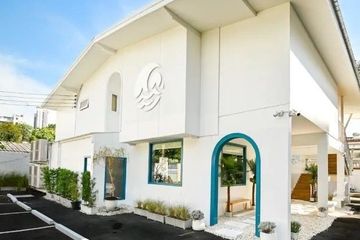 Commercial for rent in Khlong Tan Nuea, Bangkok