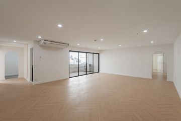 3 Bedroom Condo for sale in Khlong Toei Nuea, Bangkok near MRT Sukhumvit