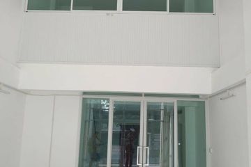 3 Bedroom Townhouse for sale in Chan Kasem, Bangkok near MRT Phawana