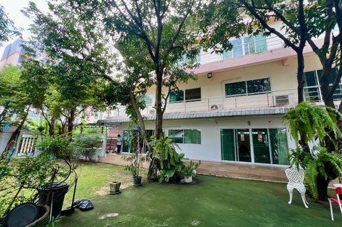 5 Bedroom House for sale in Lat Phrao, Bangkok