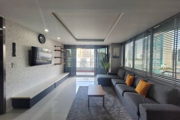 2 Bedroom Condo for rent in LAKE AVENUE Sukhumvit 16, Khlong Toei, Bangkok near BTS Asoke