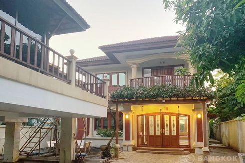 3 Bedroom House for rent in Phra Khanong Nuea, Bangkok