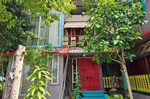 6 Bedroom House for sale in Dokmai, Bangkok