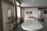 3 Bedroom Condo for sale in Khlong Tan Nuea, Bangkok