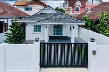 2 Bedroom House for sale in Na Kluea, Chonburi