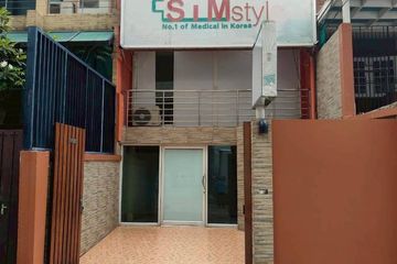 6 Bedroom Townhouse for rent in Khlong Tan Nuea, Bangkok