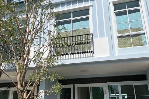 2 Bedroom Townhouse for rent in Dokmai, Bangkok