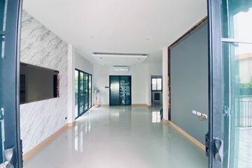 4 Bedroom House for sale in Sam Wa Tawan Tok, Bangkok