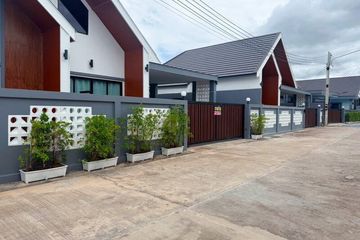 3 Bedroom House for sale in Na Kluea, Chonburi
