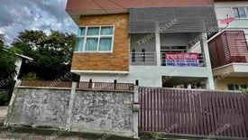 3 Bedroom House for sale in Chom Phon, Bangkok