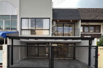 5 Bedroom Townhouse for sale in Khlong Tan Nuea, Bangkok