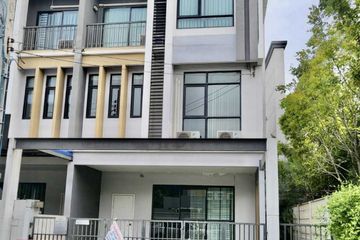 4 Bedroom Townhouse for sale in Tha Raeng, Bangkok