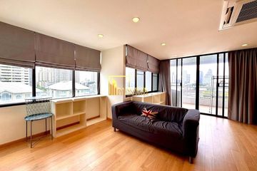 2 Bedroom Condo for rent in Acadamia Grand Tower, Khlong Tan Nuea, Bangkok near BTS Phrom Phong