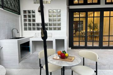 5 Bedroom Townhouse for rent in Khlong Tan Nuea, Bangkok