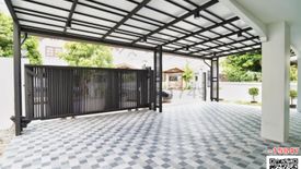 5 Bedroom House for sale in Dokmai, Bangkok