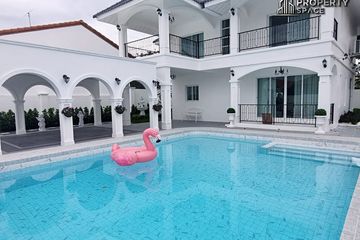 5 Bedroom Villa for sale in Na Kluea, Chonburi